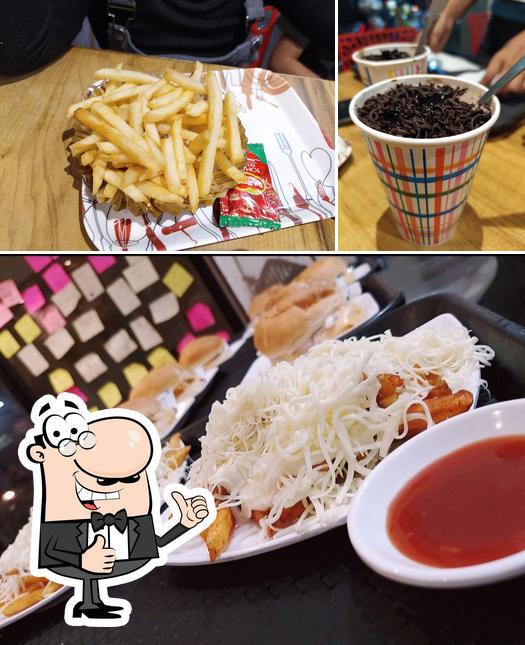 Cafe ROYAL & PIZZA HOUSE