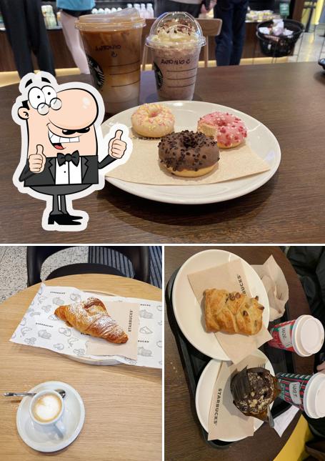 Guarda questa foto di Starbucks - Genova