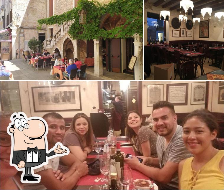 Dai un'occhiata agli interni di Vino Vino Osteria