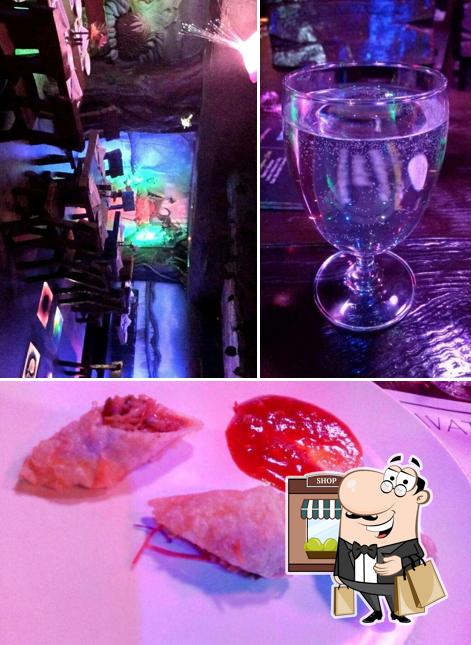 The picture of Yazhee World Restaurant’s exterior and food