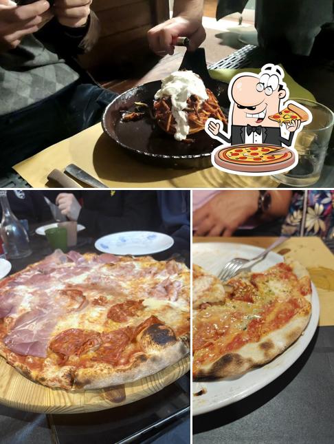 A La Svolta Ristopizza, puoi prenderti una bella pizza