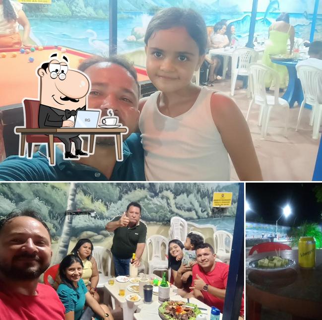 Confira a ilustração apresentando interior e bebida no Balneário O Pajé