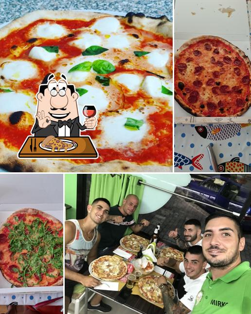 Ordina tra le svariate varianti di pizza