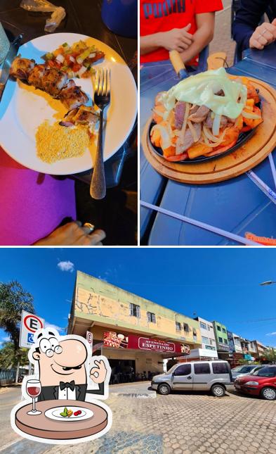 A comida e exterior do restaurante