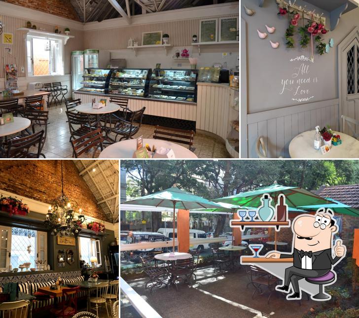 Sente em uma das mesas no Boca do Forno - Lourdes