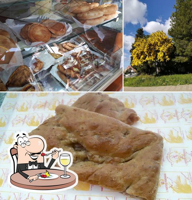Tra le varie cose da Panificio L'Antico Fornaio dei F.lli Cancedda - via Santa Caterina si possono trovare la cibo e esterno