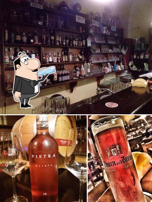 La immagine di bevanda e esterno da Cheers Pub San Vito dei Normanni