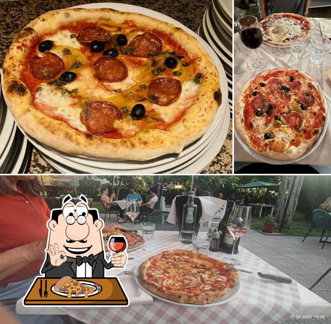 Scegli tra le svariate varianti di pizza