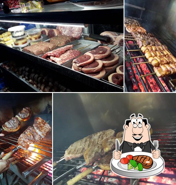 Vando Espetinhos provê refeições de carne