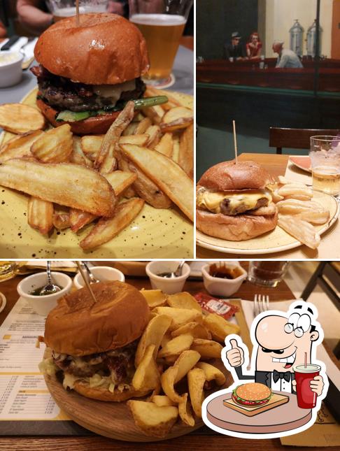 Ordina uno dei tipi di hamburger proposti a B Corner - Best Beer & Burger House