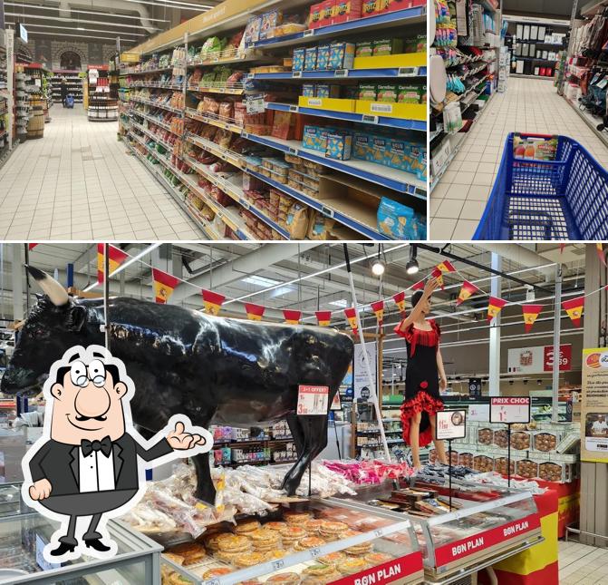 Installez-vous à l'une des tables de Carrefour Sete Balaruc