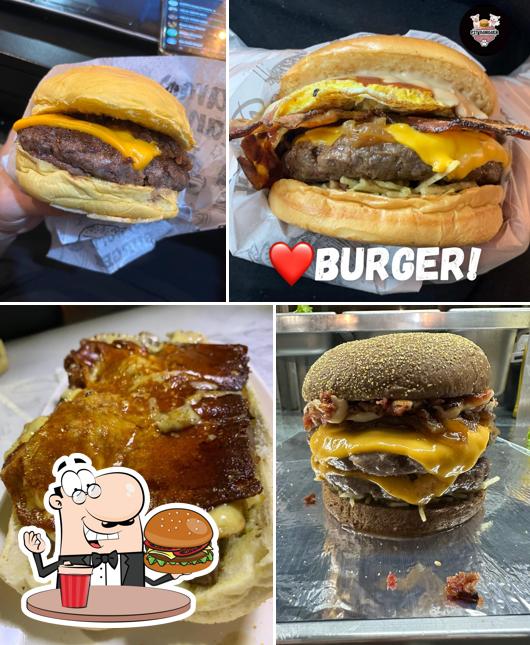 Deguste um dos hambúrgueres servidos no Pit Burguer - Grajaú