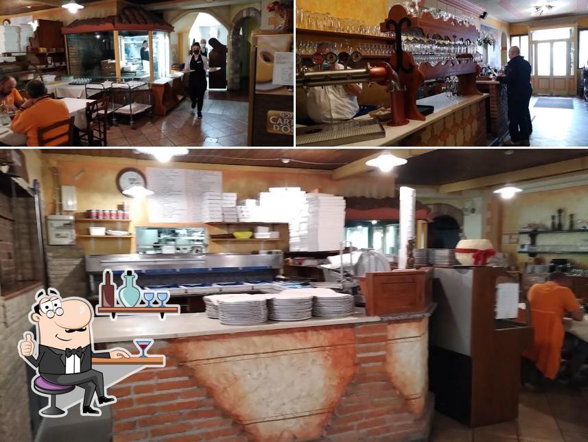 Siediti a un tavolo di La Rocca