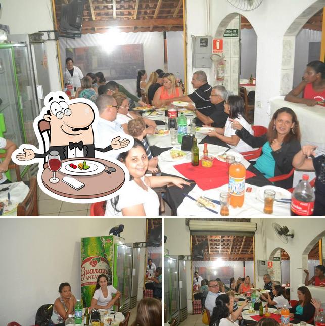 Entre diversos coisas, mesa de jantar e interior podem ser encontrados a Sargento's Pizzaria & Esfiharia