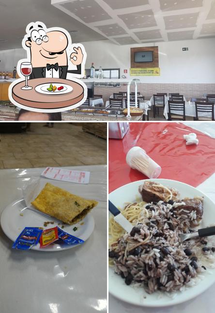 Entre diferentes coisas, comida e interior podem ser encontrados a Churrascaria Galopeira