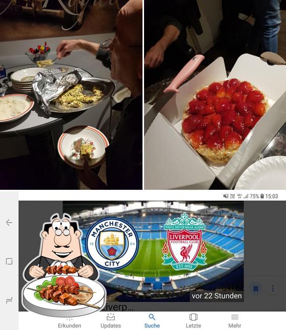 Questa è la immagine che mostra la cibo e esterno di Café Bar Royal