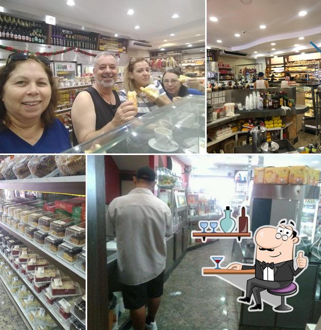 O interior do Padaria Alvorada