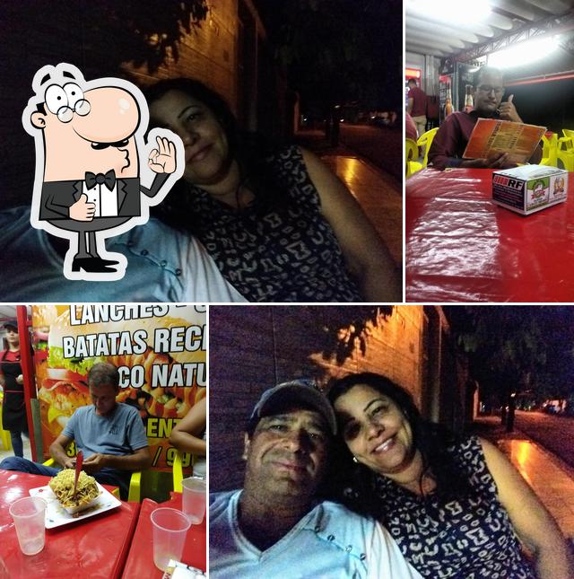 Look at this image of Mn Batatas Lanches E Sucos