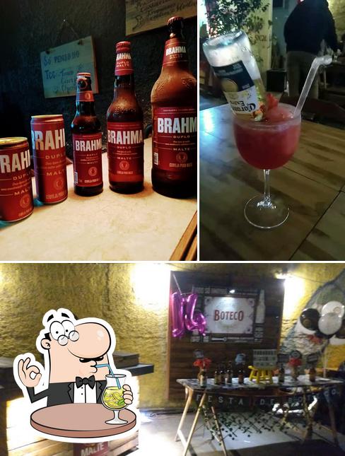 A bebida e interior do restaurante