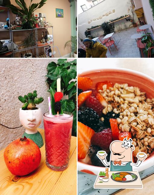 Questa è la immagine che presenta la cibo e interni di Myra