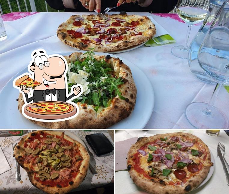 Prenditi una pizza a Ristorante Pizzeria La Roccia