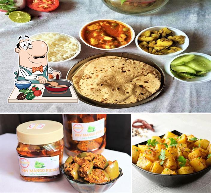 Chicken curry at Maa Beri Tiffins