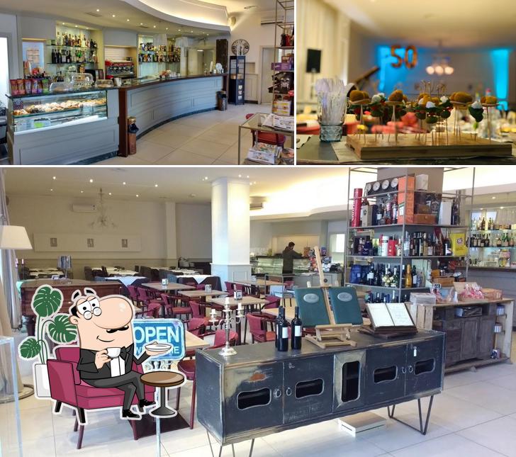 Siediti a un tavolo di Moda' Cafè