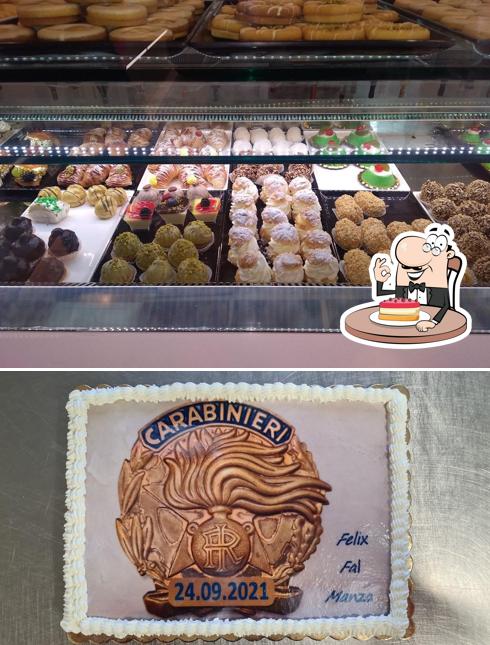 Guarda la immagine di Pasticceria La Dolce Isola - Bar Pasticceria