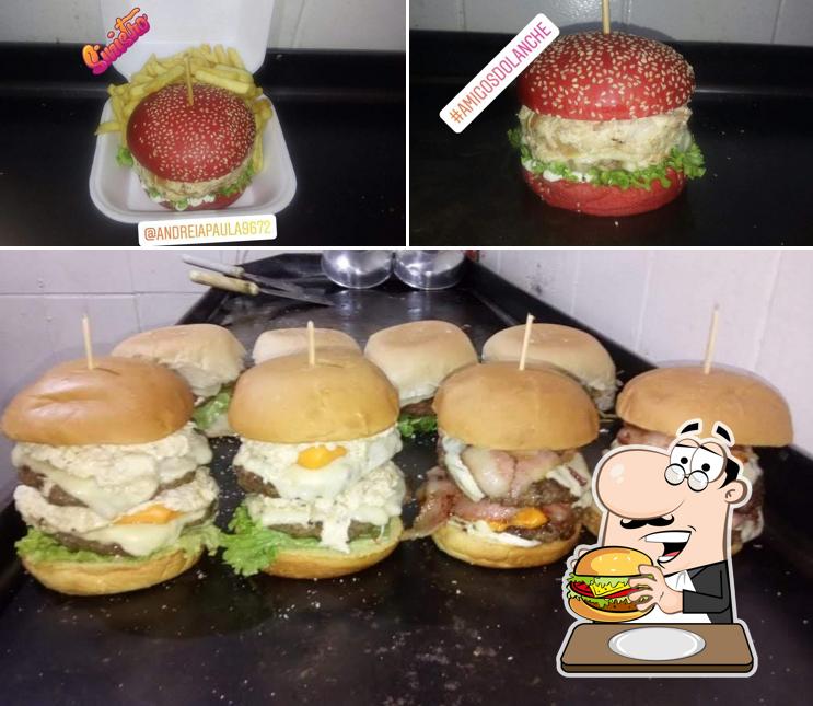 Deguste um dos hambúrgueres servidos no @Rei do Amigão