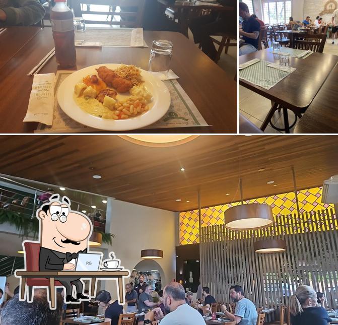 Sente em uma das mesas no Casal Garcia