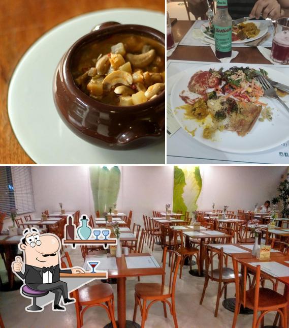 Sente em uma das mesas no Saúde na Panela