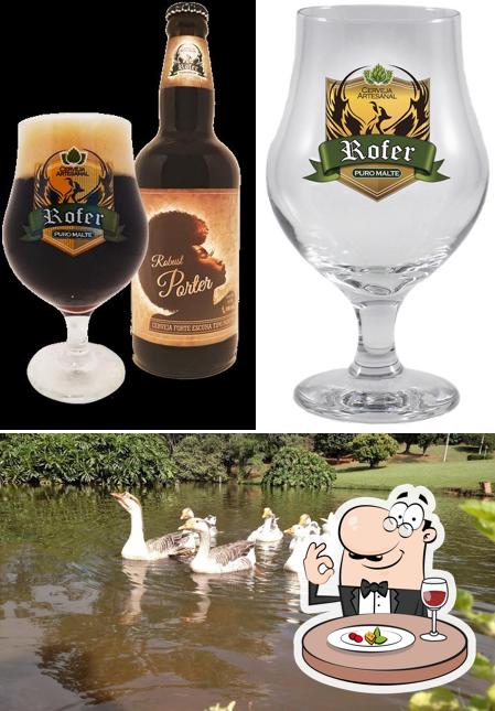 Entre diversos coisas, comida e exterior podem ser encontrados no Rofer Cervejaria Artesanal