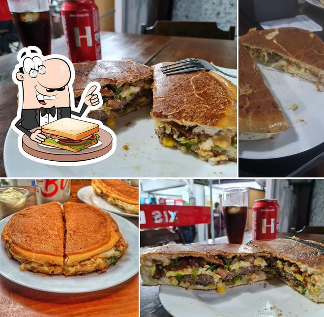 Peça um sanduíche no Xis do Bira