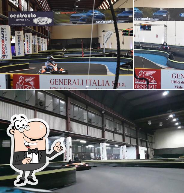 Goditi la vista dall'area esterna di Hangar 42