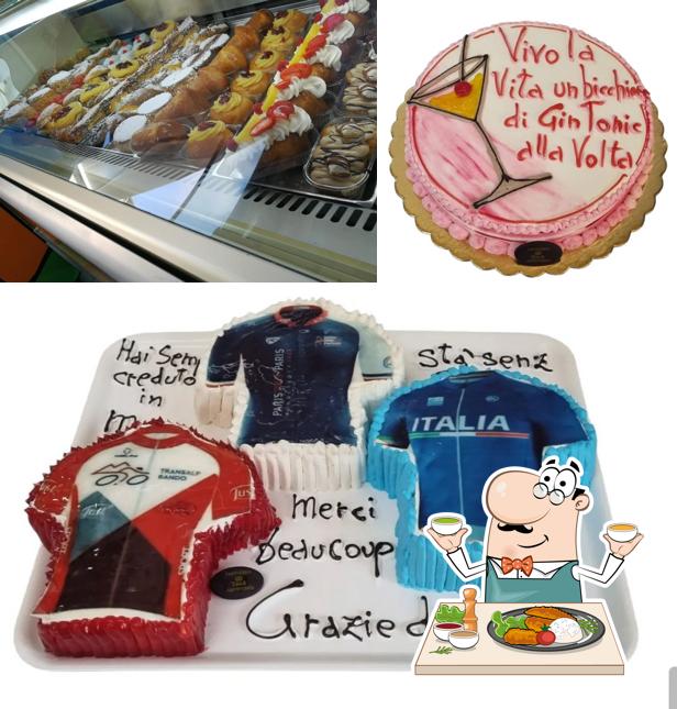 Platti al Caffetteria Pasticceria Antica Giardini