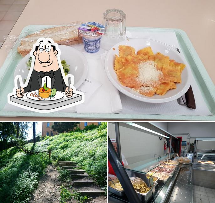 Tra le diverse cose da ADISU - Mensa UniStranieri si possono trovare la cibo e esterno