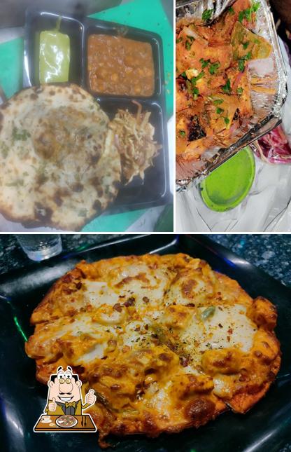 Try out pizza at Delhi Chatka