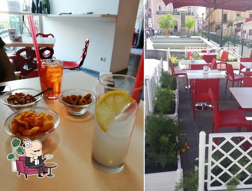 Siediti a un tavolo di Happy Hour