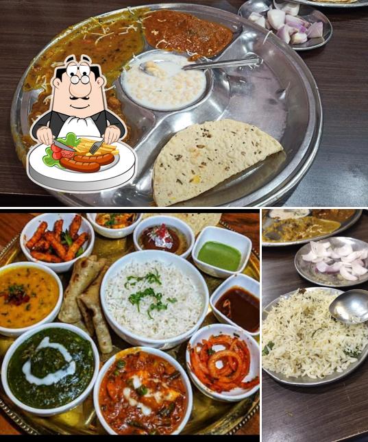 Food at Munna Hotel Damoh Naka