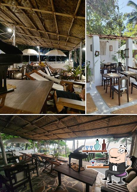 Check out how Cafe Rick Dash looks inside