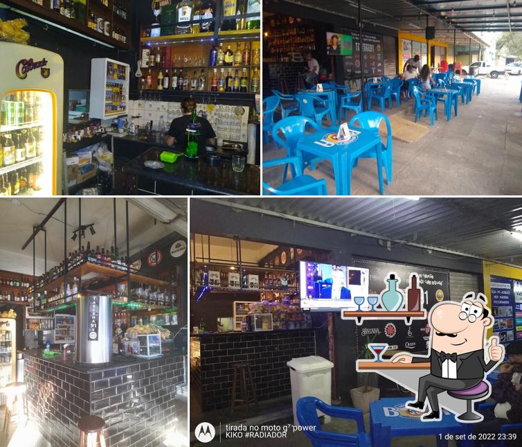 Sente em uma das mesas no Taberna 91