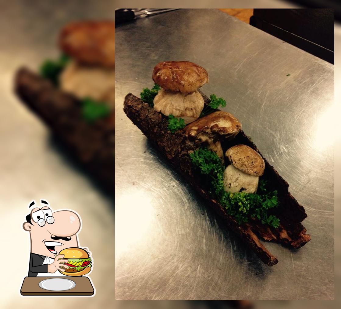 Prenditi un hamburger al ristorante La Busa del Tor Toni Fidelio Catering