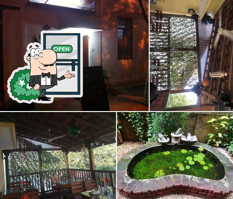 The exterior of A La Villa Creole