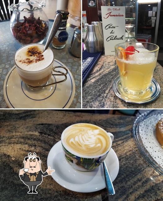 Goditi qualcosa da bere a Bar Tabacchi Jamaica