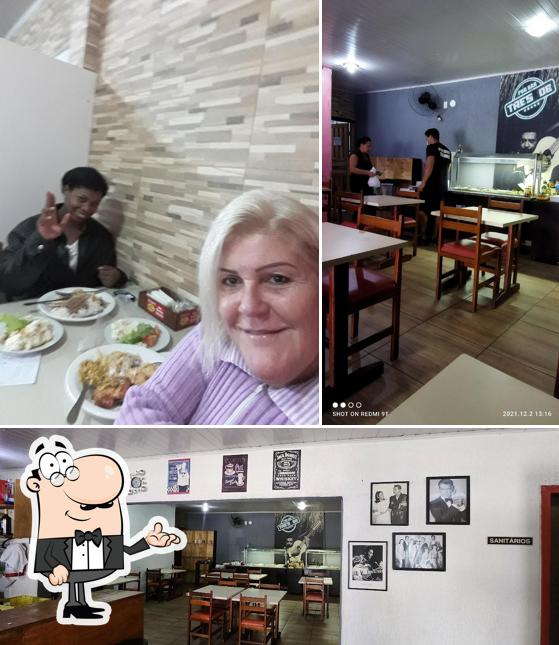 Sente em uma das mesas no Mais Sabor