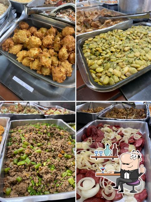 Sente em uma das mesas no Restaurante Toca do Trairão