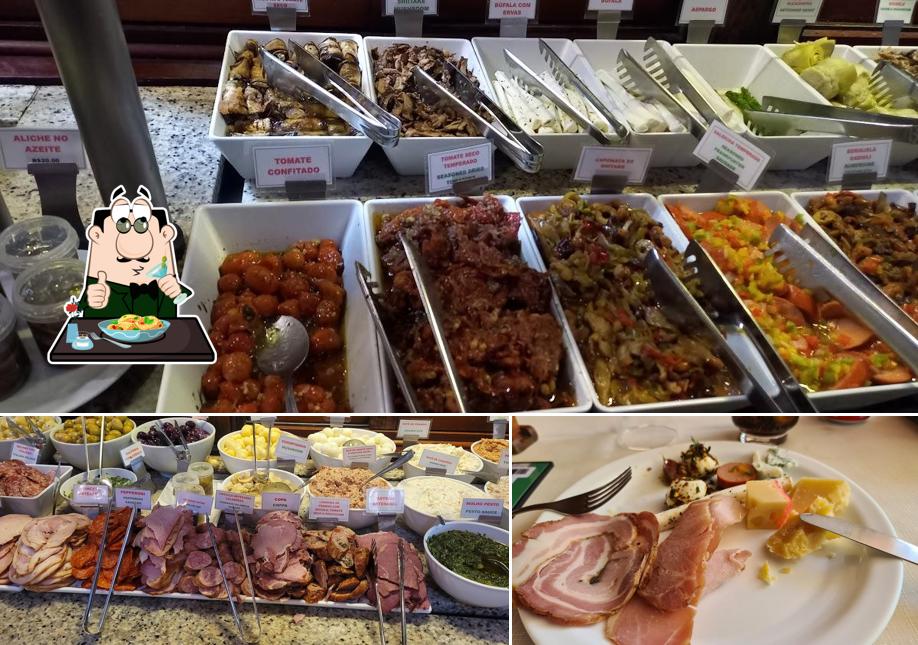 Comida em Cantina Gadioli