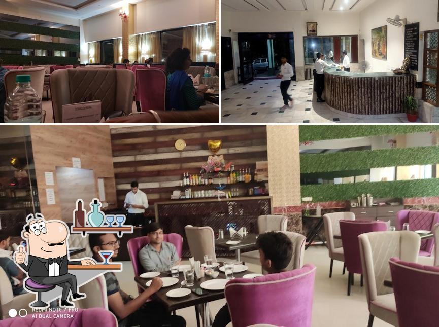 Check out how ਮੋਤੀ ਮਹਲ ਡੀਲਕਸ looks inside