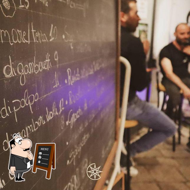 Leggi il menu sulla lavagna