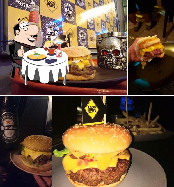 Experimente um hambúrguer no Rock'n Beer Pub